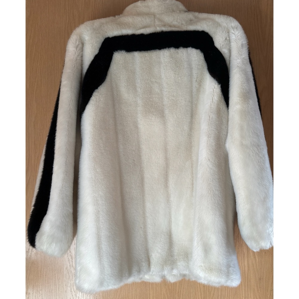 Vintage (1978) White Faux Fur Coat with Black Stripe Detail - Picture 3 of 16